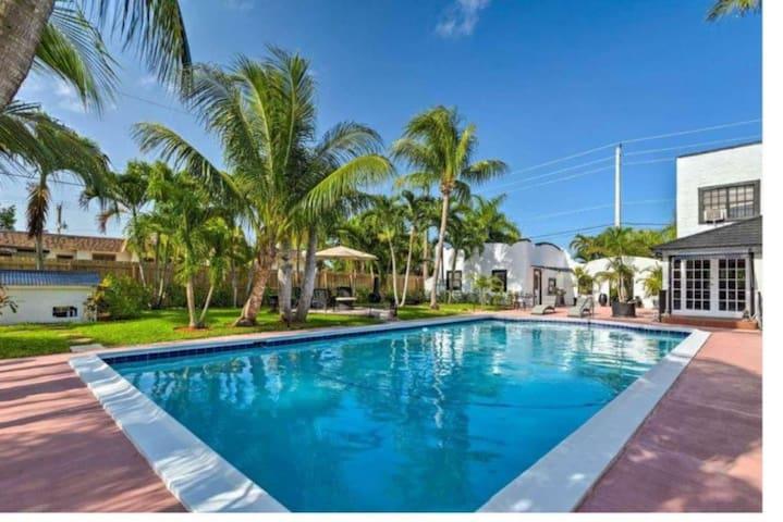 Cheerful 2 bedroom Villa with Heated Pool3